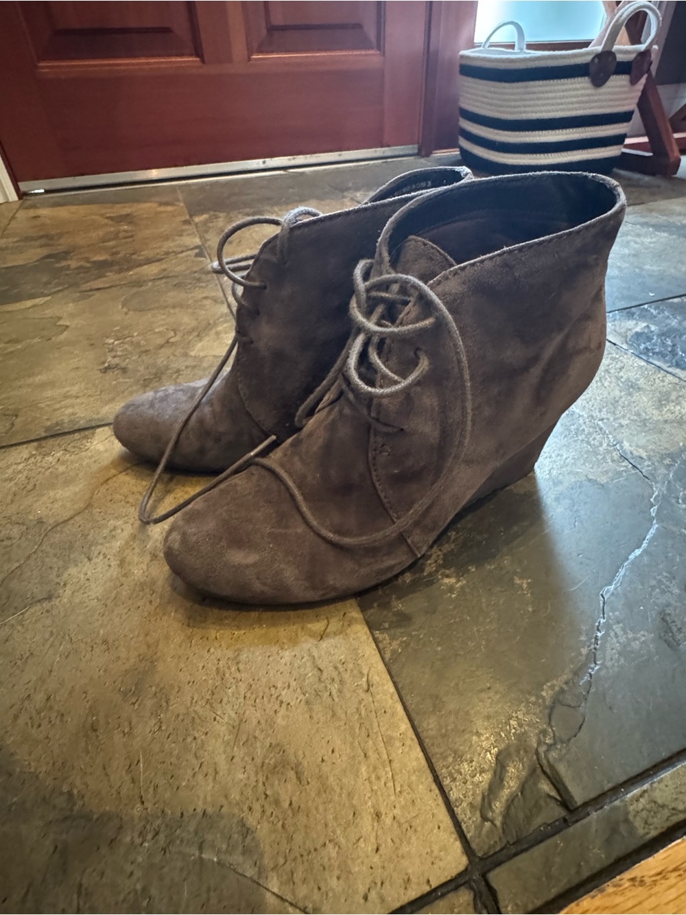 Women’s Lace-Up Suede Wedge Ankle Boots 6.5